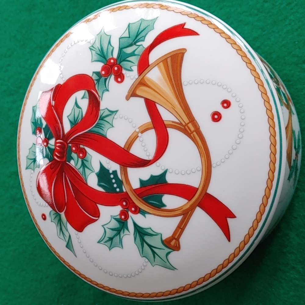 Mikasa Jubilation 683 Porcelain Covered Trinket Box